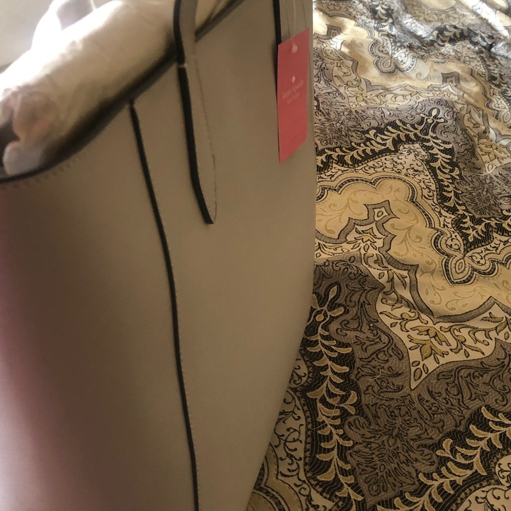 Kate Spade โ ๏ธ Platinum Tote with Floral Tag ๐ธ (Plus Free Bracelet! ๐) - Picture 7 of 15